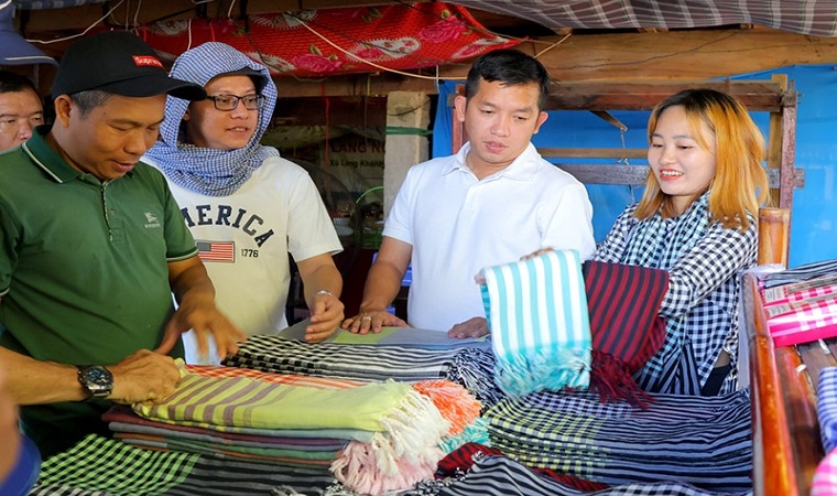 Du lịch vùng biên giữ chân du khách bằng sự mộc mạc, chân quê