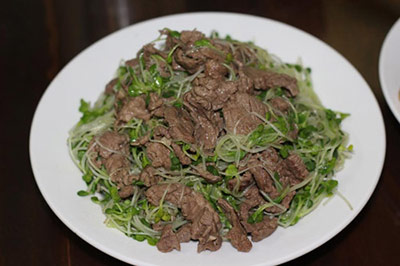 Bò xào rau mầm