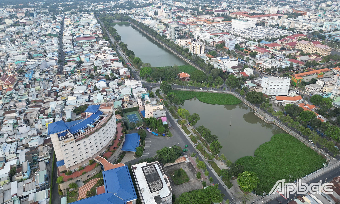 Tập trung thực hiện 7 giải pháp phát triển kinh tế - đô thị 3 vùng và 4 giải pháp phát triển du lịch (*)